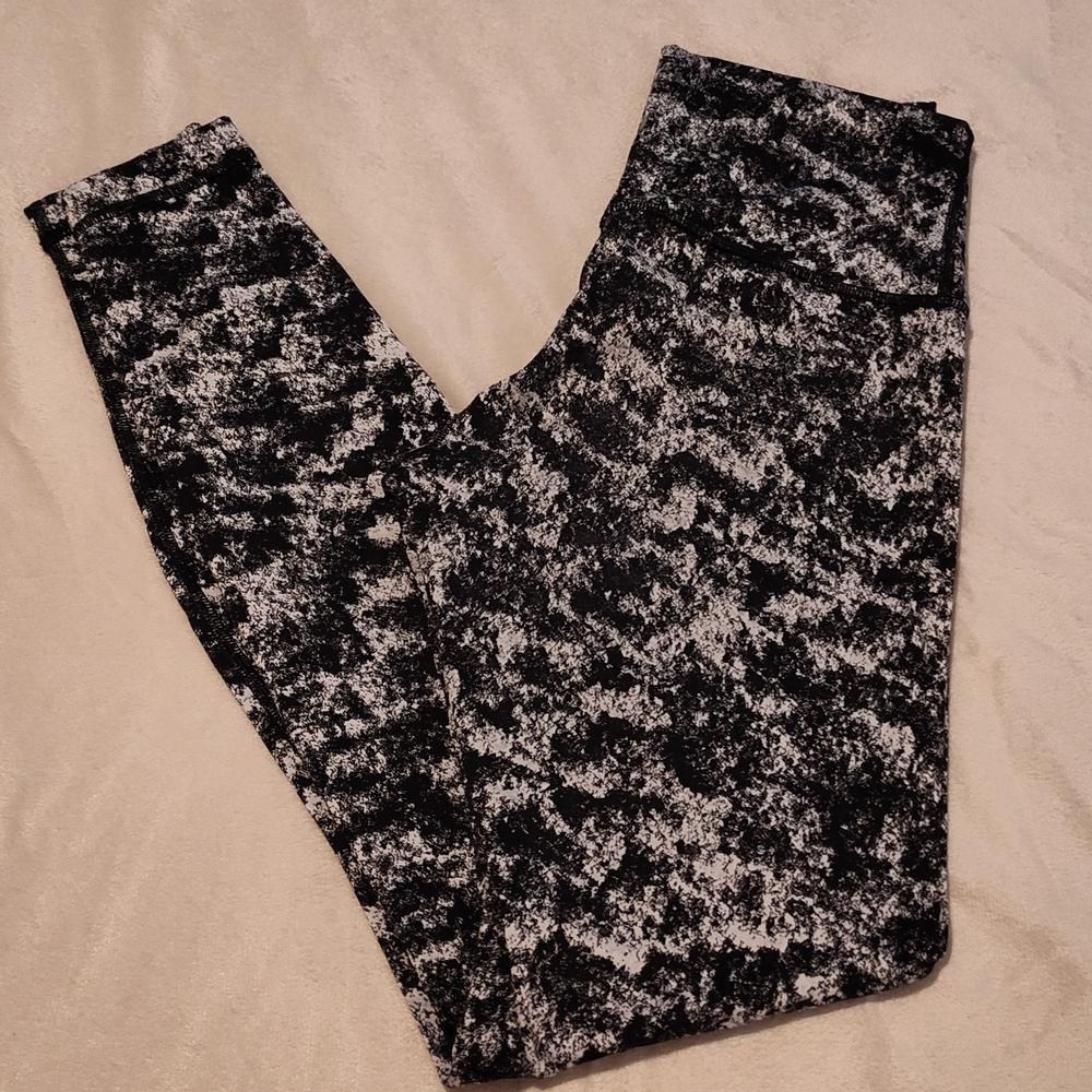 Black and White Textured Leggings